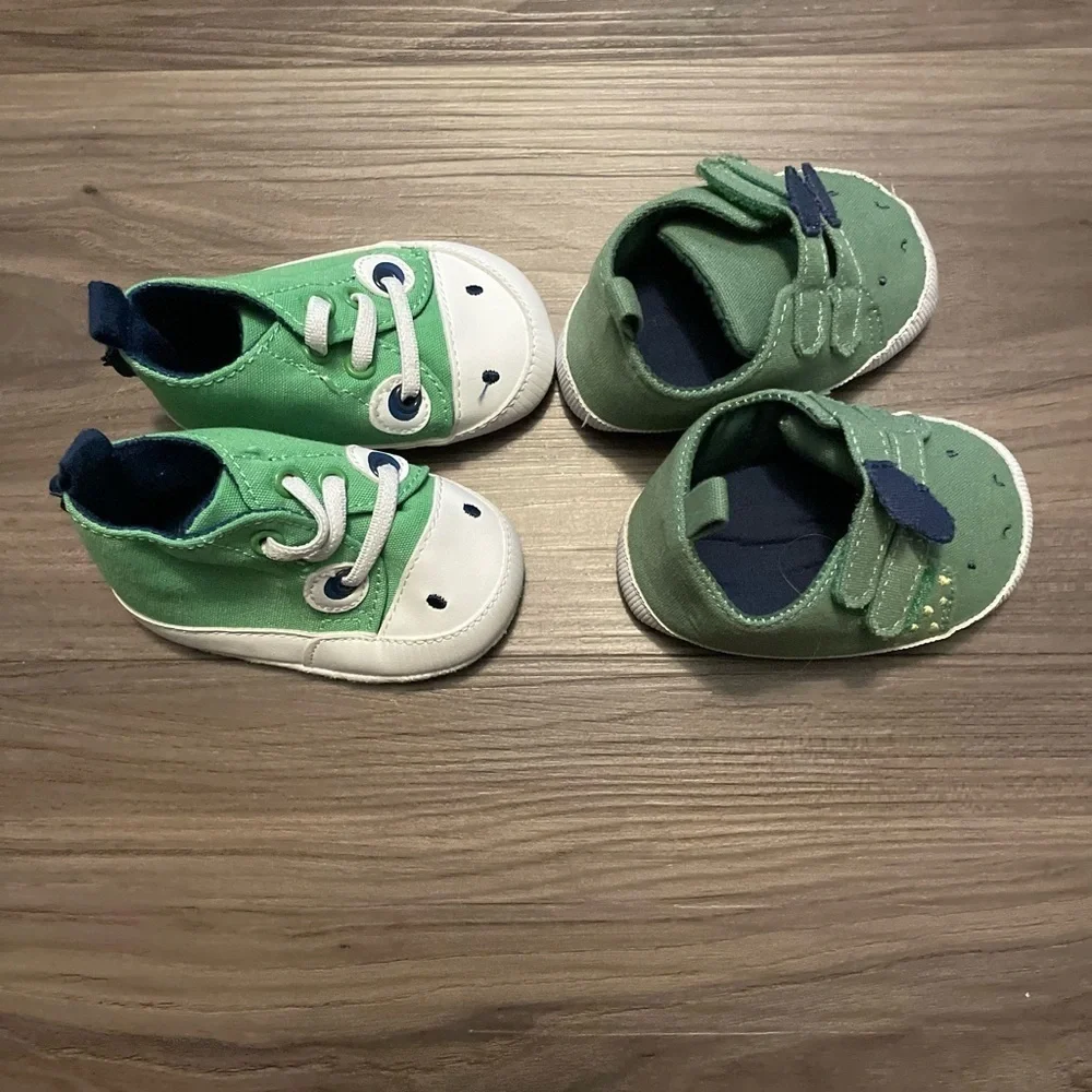Carter's Green Baby Walker Dinosaur Shoes Set size 0-3M